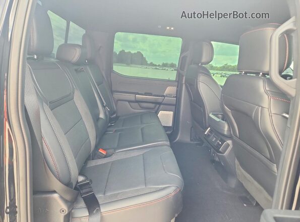 1FTFW1RGXTFA45799 2026 FORD F150 Black Widok wnętrza z tyłu