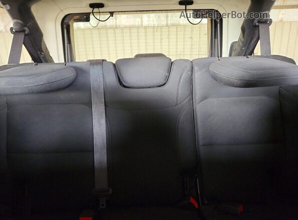 1C4HJXDG7JW108629 2018 JEEP WRANGLER Silver Widok wnętrza z tyłu