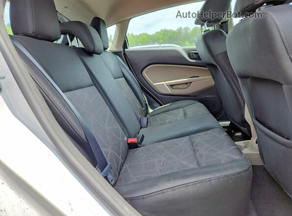 3FADP4EJ5HM121675 2017 FORD FIESTA White Вид задньої частини салону