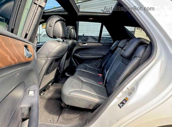4JGDA6EB5KB18728X 2019 MERCEDES-BENZ GLE White Front interior view