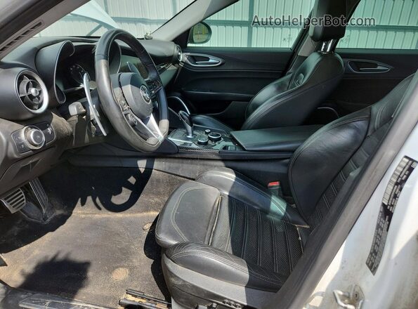 ZARFAECN7H7554866 2017 ALFA ROMEO GIULIA White წინა პანელის ხედი