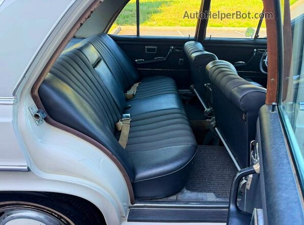 12034825 1967 MERCEDES-BENZ 250 White წინა სალონის ხედი