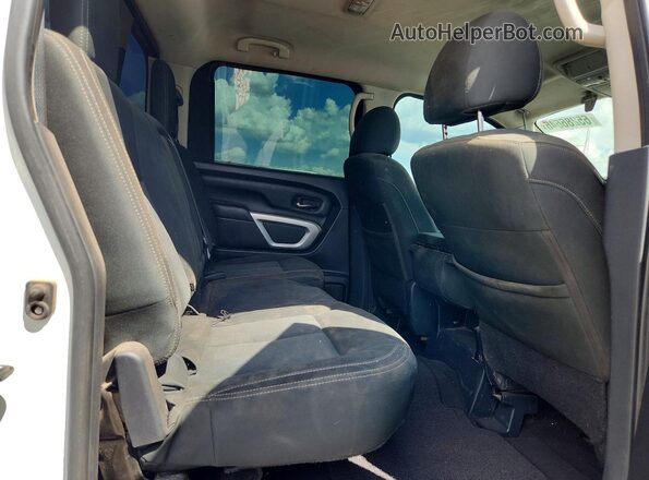 1N6BA1F31HN540806 2017 NISSAN TITAN White Widok wnętrza z tyłu