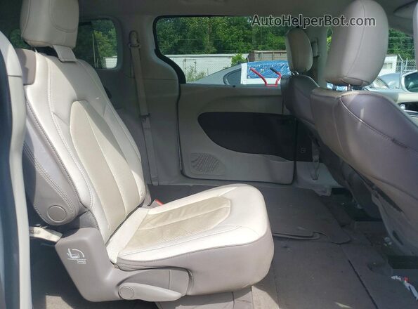 2C4RC1BG0KR554436 2019 CHRYSLER PACIFICA White Vista interior trasera