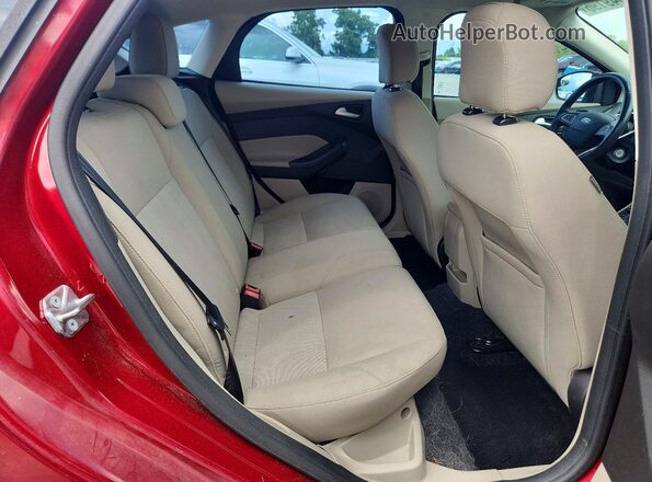 1FADP3K24GL209673 2016 FORD FOCUS Red უკანა სალონის ხედი