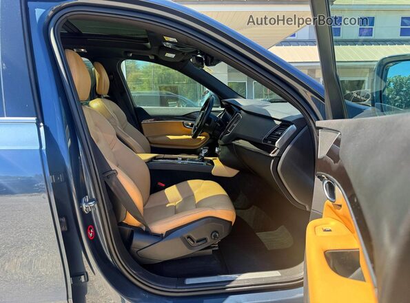 YV4A22PK1J1385420 2018 VOLVO XC90 Gray Front view