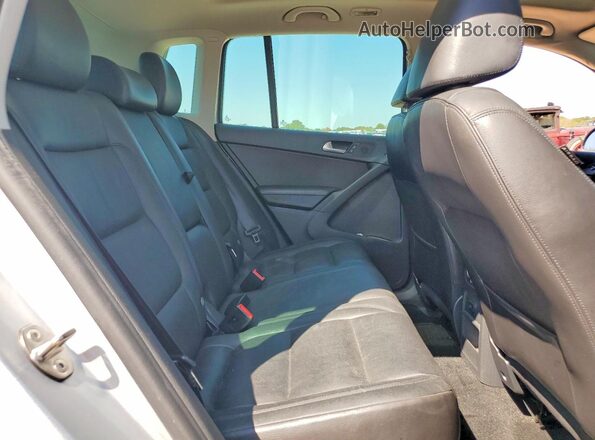 WVGUV7AX4HK018357 2017 VOLKSWAGEN TIGUAN Silver Engine compartment view