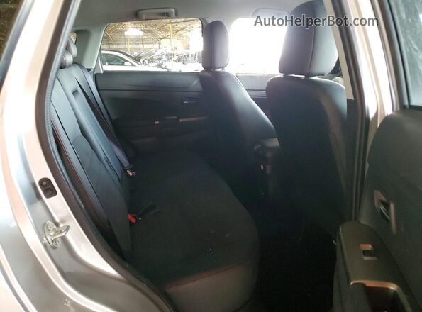 JA4ARUAU9TU001352 2026 MITSUBISHI OUTLANDER Silver Вид задньої частини салону