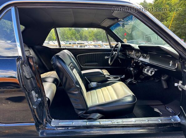 5F07C703560 1965 FORD MUSTANG Black Vista del cuadro de instrumentos