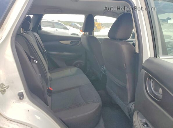 JN1BJ1CP6JW158655 2018 NISSAN ROGUE White Widok wnętrza z tyłu
