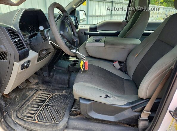 1FTEW1CF1HKD01225 2017 FORD F150 White Widok deski rozdzielczej