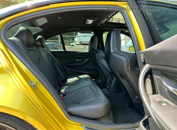 WBS8M9C5XJ5L71960 2018 BMW M3 Yellow Հետևի տեսք