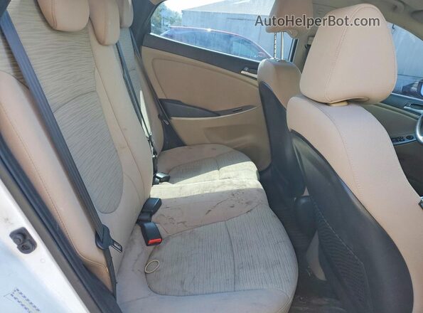 KMHCT4AE2HU344810 2017 HYUNDAI ACCENT White Widok wnętrza z tyłu