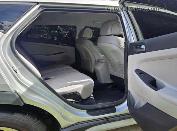 KM8J33A43JU654740 2018 HYUNDAI TUCSON Серебряный Вид салона спереди