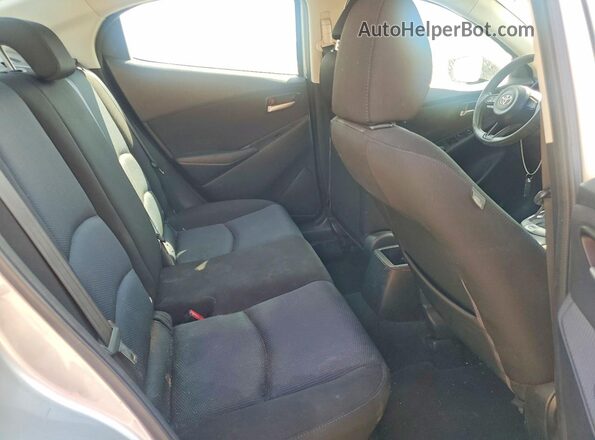 3MYDLBYV0KY527213 2019 TOYOTA YARIS Gray Вид задньої частини салону