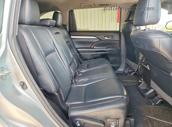 5TDKZRFH8HS516910 2017 TOYOTA HIGHLANDER Серебряный Вид подкапотного пространства