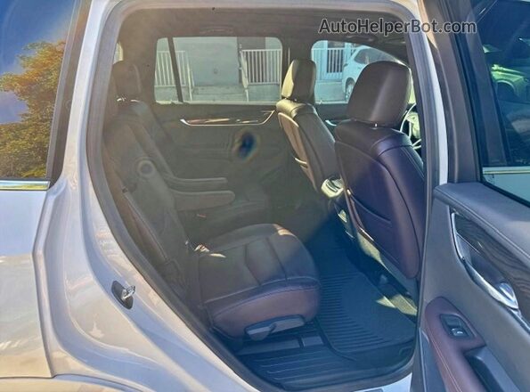 1GYKPCRSXMZ230618 2021 CADILLAC XT6 White Вид задньої частини салону