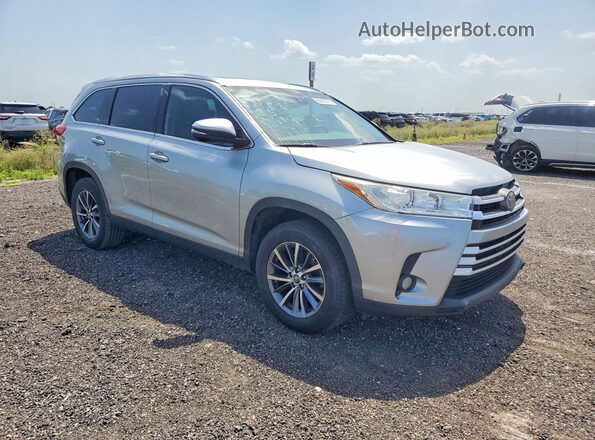 5TDKZRFH6KS352564 2019 TOYOTA HIGHLANDER Silver Widok z przodu