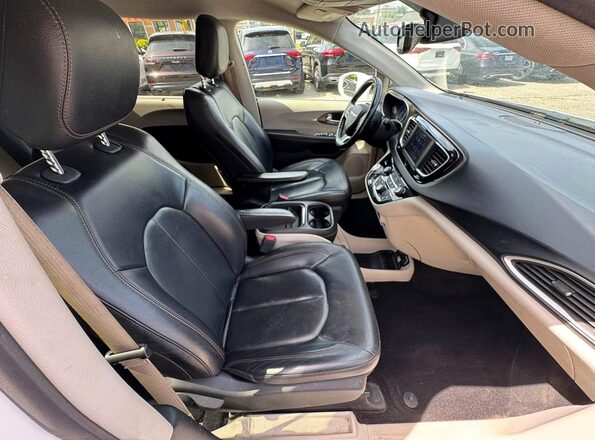 2C4RC1BG9KR554080 2019 CHRYSLER PACIFICA Белый Вид сзади