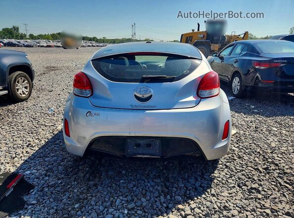 KMHTC6ADXHU316658 2017 HYUNDAI VELOSTER Серебряный Вид салона спереди