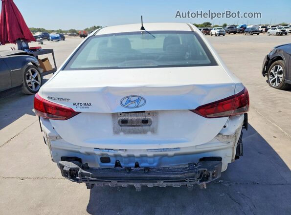 3KPC24A39JE018383 2018 HYUNDAI ACCENT White Widok wnętrza z przodu