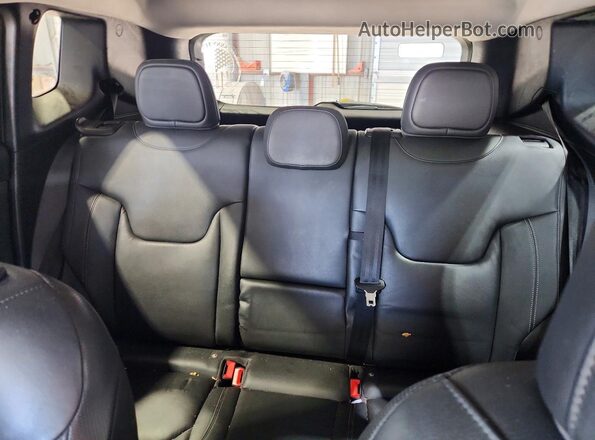 ZACNJBD19LPL69680 2020 JEEP RENEGADE Silver Rear interior view
