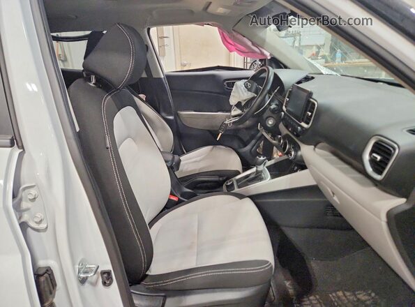 KMHRC8A32PU273073 2023 HYUNDAI VENUE Белый Вид панели приборов
