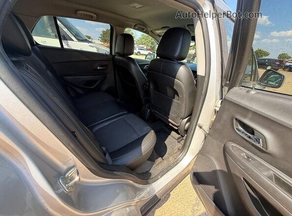 KL7CJLSB3LB016810 2020 CHEVROLET TRAX Silver Սալոնի դիմացի տեսք