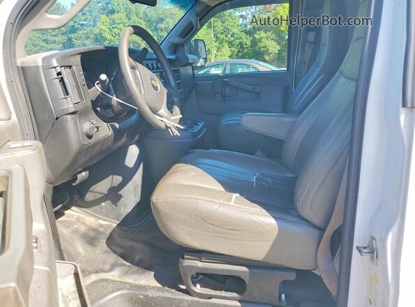 1GCWGAFP0K1166368 2019 CHEVROLET EXPRESS White Առջևի վահանակի տեսք