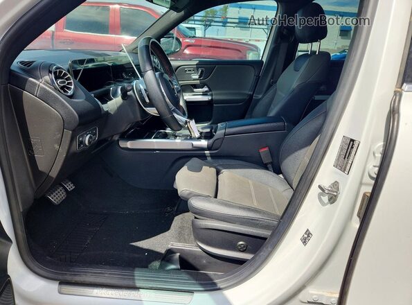 W1N4M4GB6MW161954 2021 MERCEDES-BENZ GLB-CLASS White Dashboard view