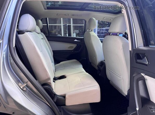 3VV3B7AX6JM085115 2018 VOLKSWAGEN TIGUAN Charcoal Front interior view