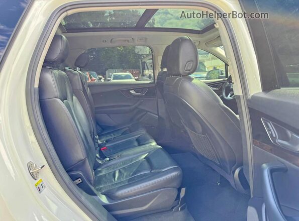 WA1LAAF7XJD023827 2018 AUDI Q7 White Շարժիչի բաժամունքի տեսք