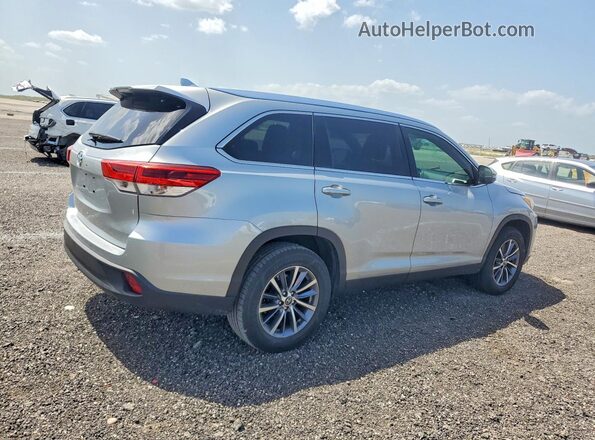 5TDKZRFH6KS352564 2019 TOYOTA HIGHLANDER Silver Przód prawy