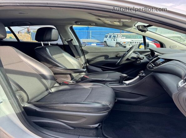 KL7CJPSM8MB374334 2021 CHEVROLET TRAX Silver Հետևի տեսք