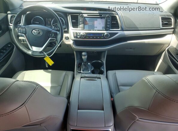 5TDKZRFH6KS352564 2019 TOYOTA HIGHLANDER Silver Widok zestawu wskaźników