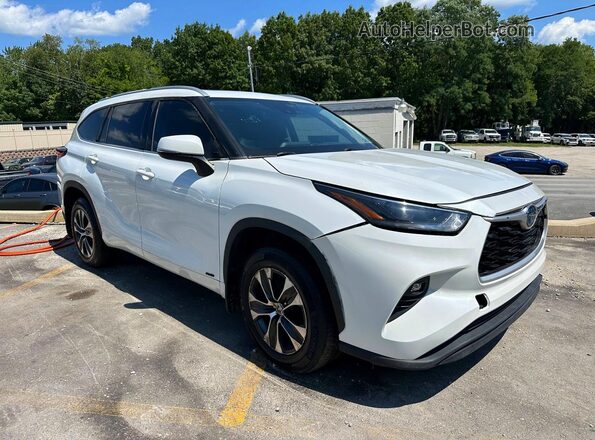 5TDHBRCH2NS538576 2022 TOYOTA HIGHLANDER White Front view