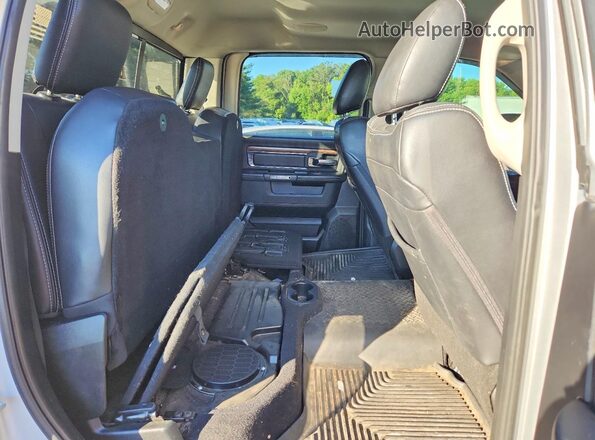 1C6RR7NM0JS278007 2018 RAM 1500 Silver Vista interior trasera