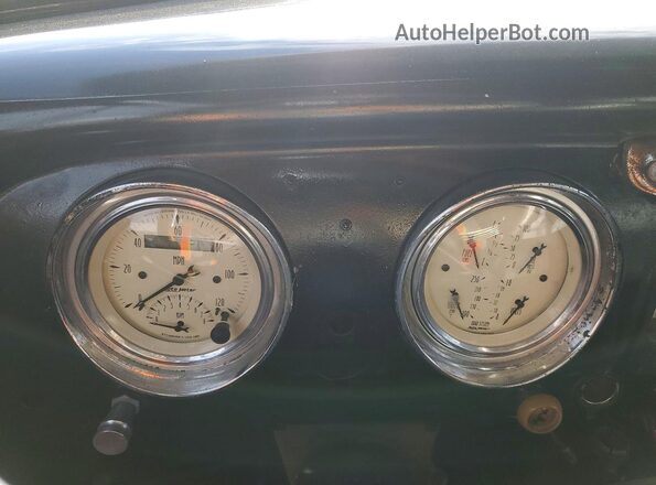 9JKB34802 1951 CHEVROLET FLEETLINE Green Vista del cuadro de instrumentos