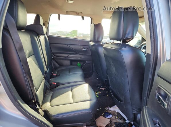 JA4AD3A32JJ005371 2018 MITSUBISHI OUTLANDER Silver Vista de los asientos traseros