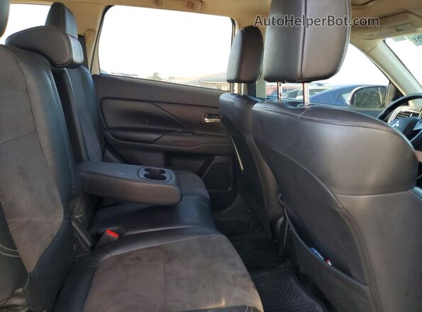JA4AD3A35KZ003987 2019 MITSUBISHI OUTLANDER White Rear interior view