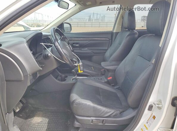 JA4AD3A36GZ014276 2016 MITSUBISHI OUTLANDER White წინა სალონის ხედი