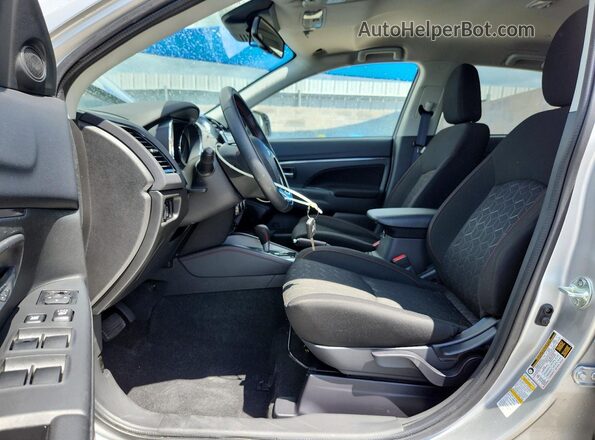 JA4ARUAU2TU010183 2026 MITSUBISHI OUTLANDER Серебряный Вид салона спереди