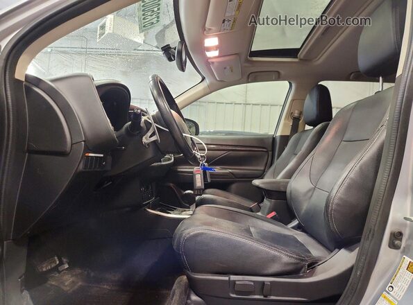 JA4JZ4AX4HZ008388 2017 MITSUBISHI OUTLANDER Silver Vista interior delantera
