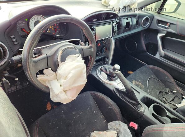 JF1ZNAA13G8701557 2016 TOYOTA SCION White Widok deski rozdzielczej