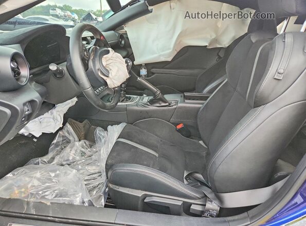 JF1ZNBE10S9759211 2025 TOYOTA GR86 Blue Widok wnętrza z przodu