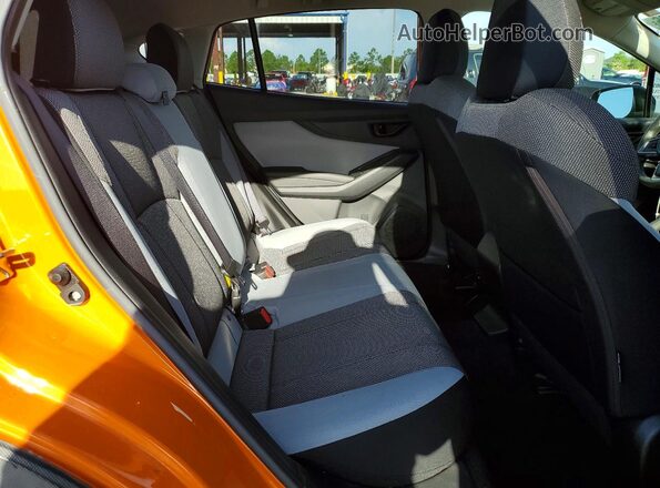 JF2GTAAC6J8201054 2018 SUBARU CROSSTREK Orange Widok wnętrza z tyłu
