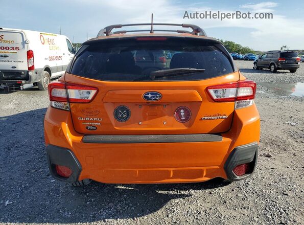 JF2GTAAC6J8201054 2018 SUBARU CROSSTREK Orange Widok z tyłu
