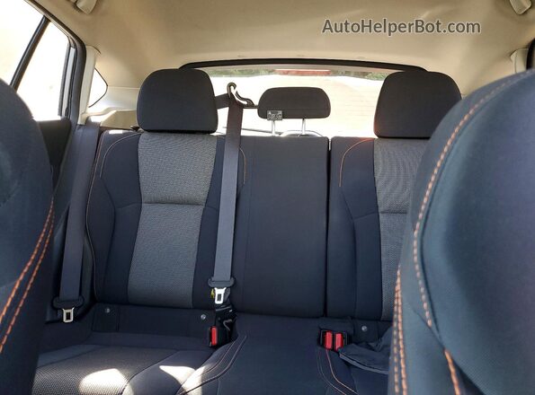 JF2GTABC1JH331676 2018 SUBARU CROSSTREK Silver უკანა სავარძლების ხედი