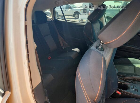 JF2GTABC6JH313836 2018 SUBARU CROSSTREK White Вид задньої частини салону