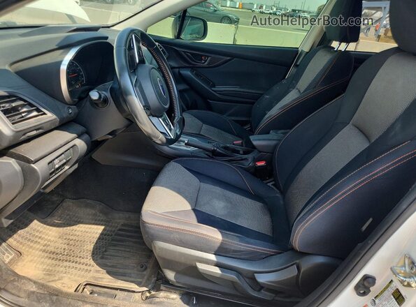 JF2GTABC6JH313836 2018 SUBARU CROSSTREK White Вид салону спереду